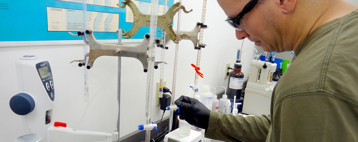 Paradigm Labs chemist running a Karl Fischer titration in the analytical lab